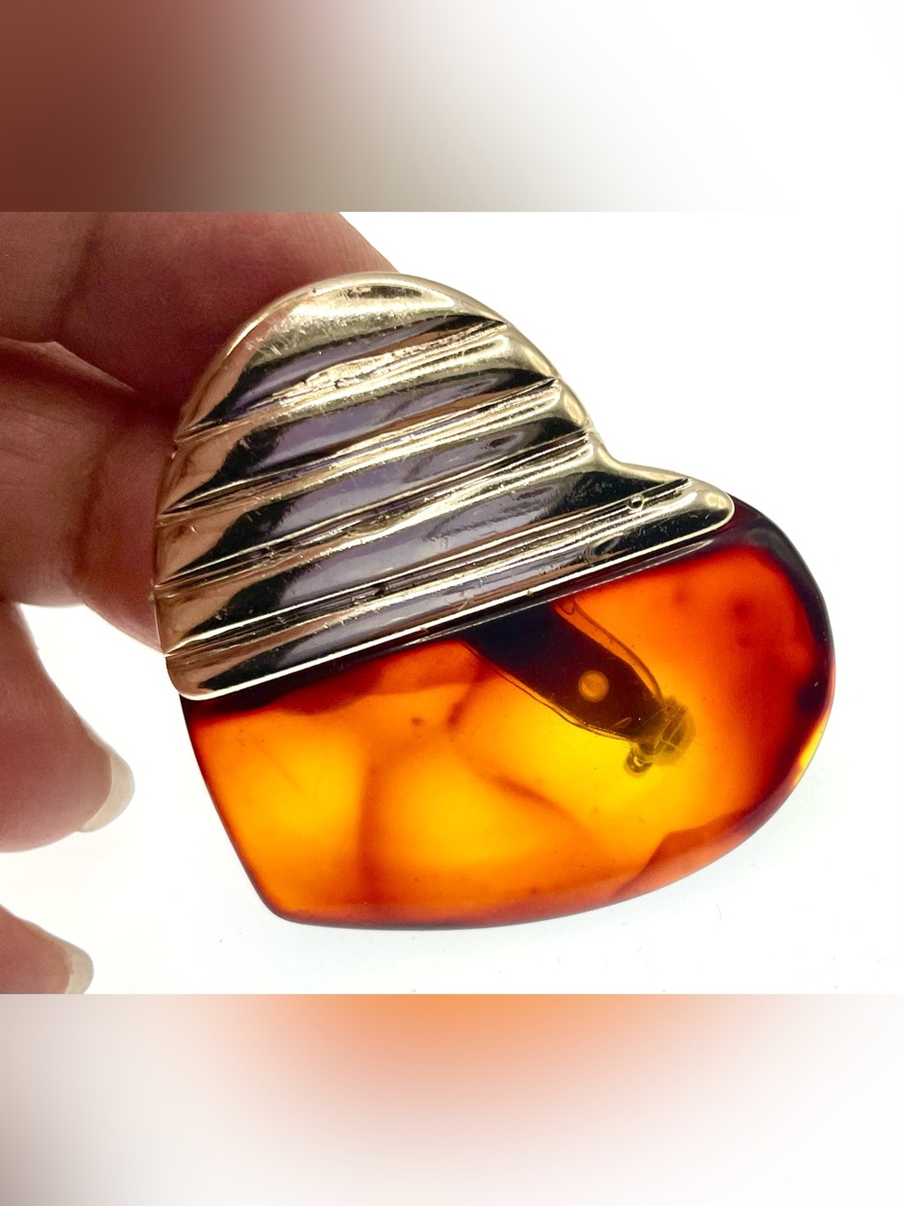 Vintage Tortoise Lucite Heart Brooch Pale Gold Tone Modernist Pin - Picture 2 of 7